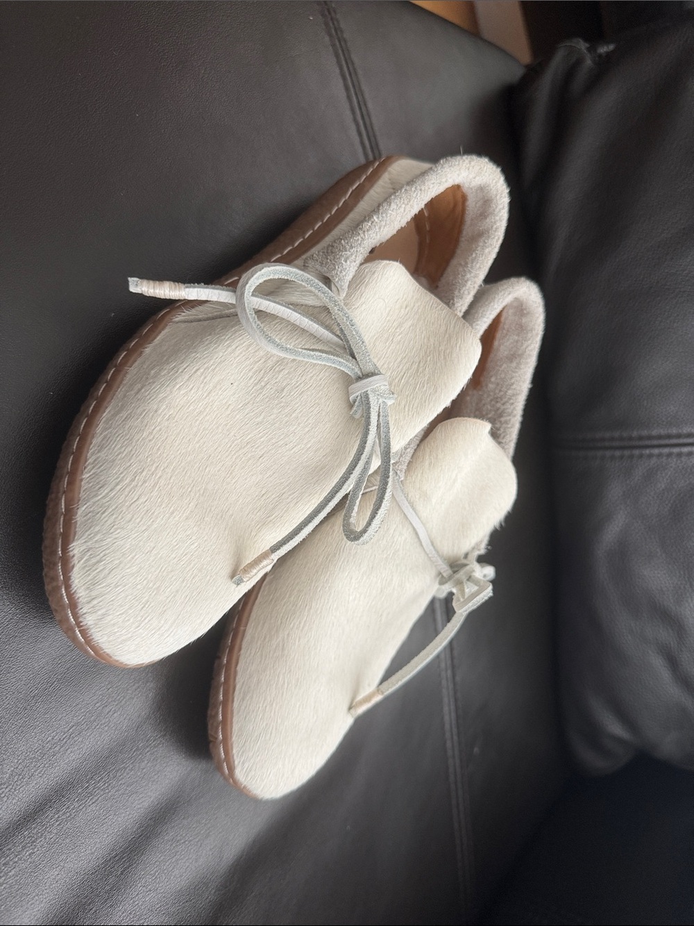 Manitobah White Pony Hair Leather Moccasins Women’s Size 6 NWOT